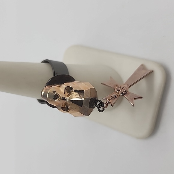 GASOLINE GLAMOUR SWAROVSKI CRYSTAL SKULL CHARM RING - Picture 7 of 7